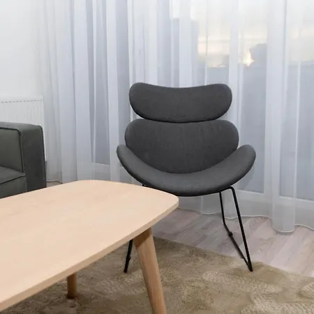 Dagaly By Firsthost Apartament